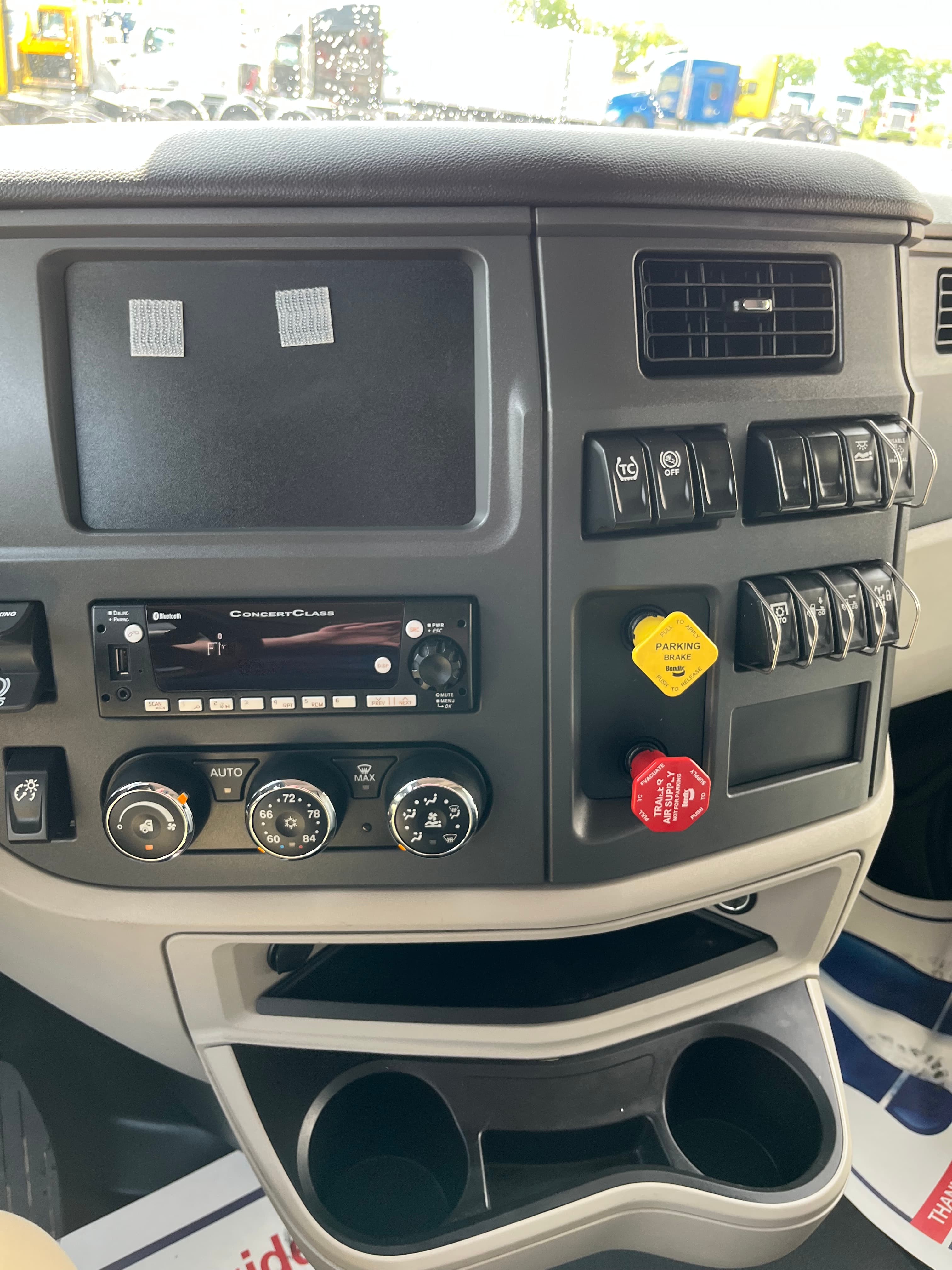 2023 Peterbilt 567 — photo 15