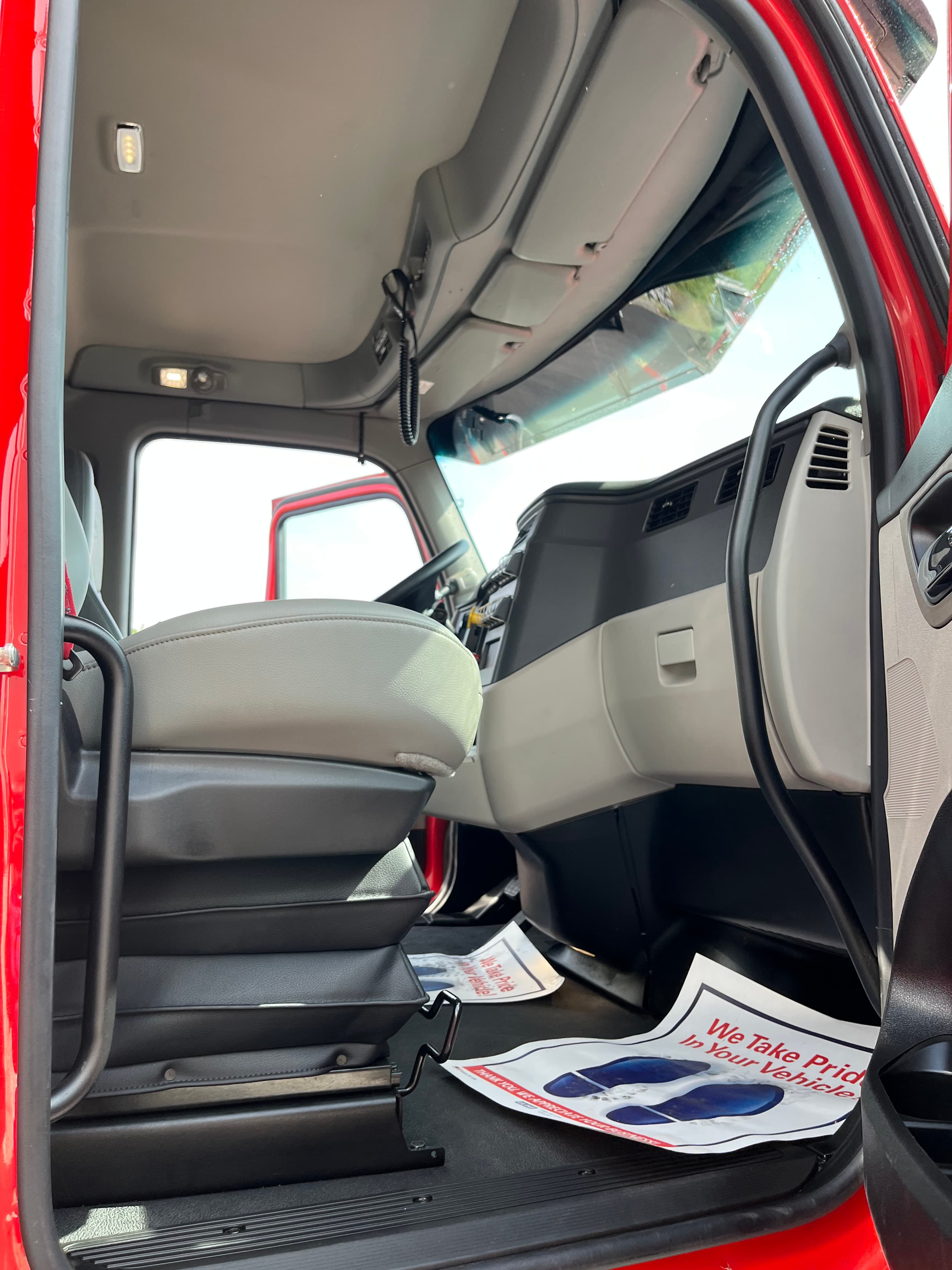 2023 Peterbilt 567 — photo 18