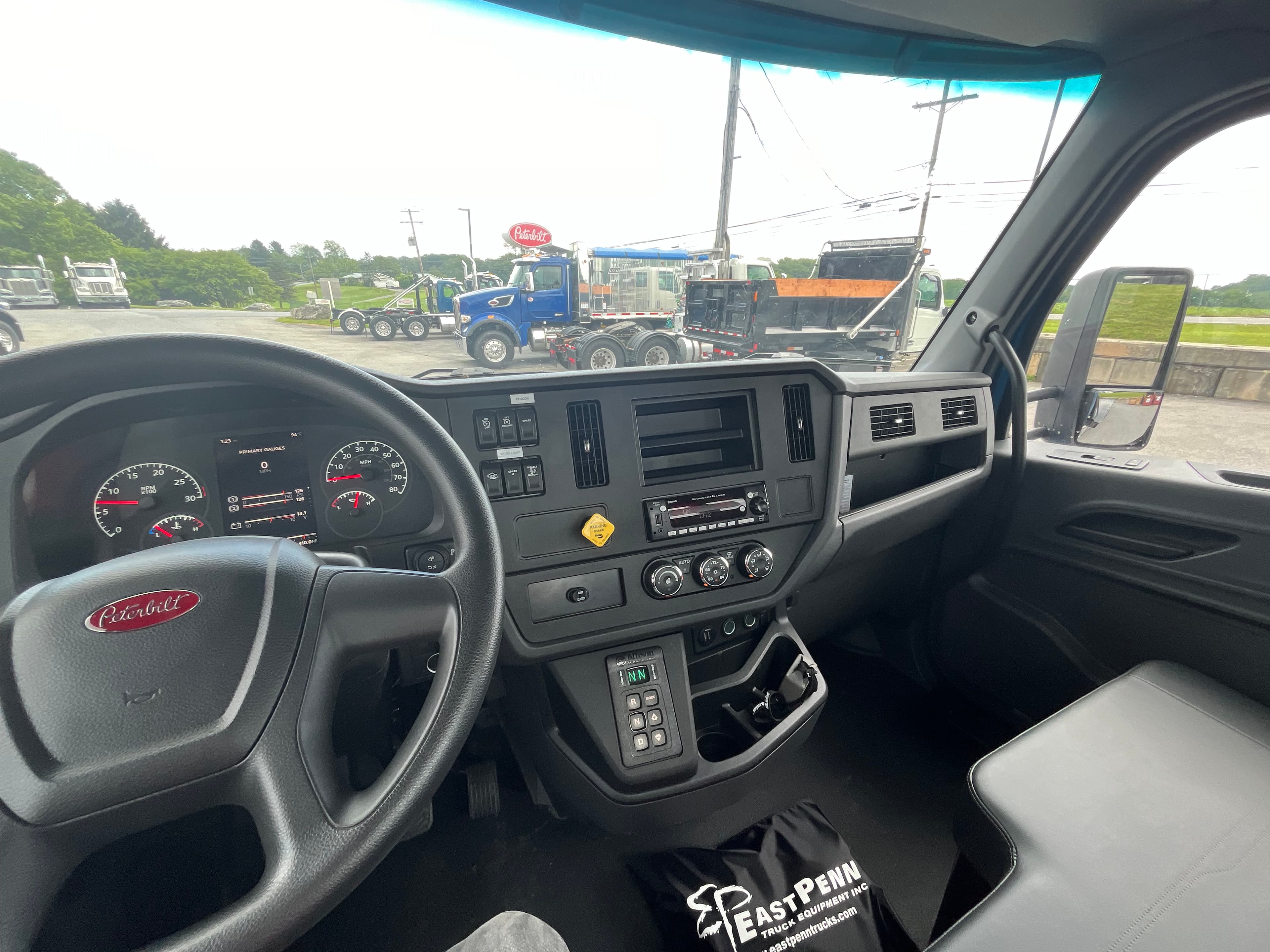 2025 Peterbilt — photo 11
