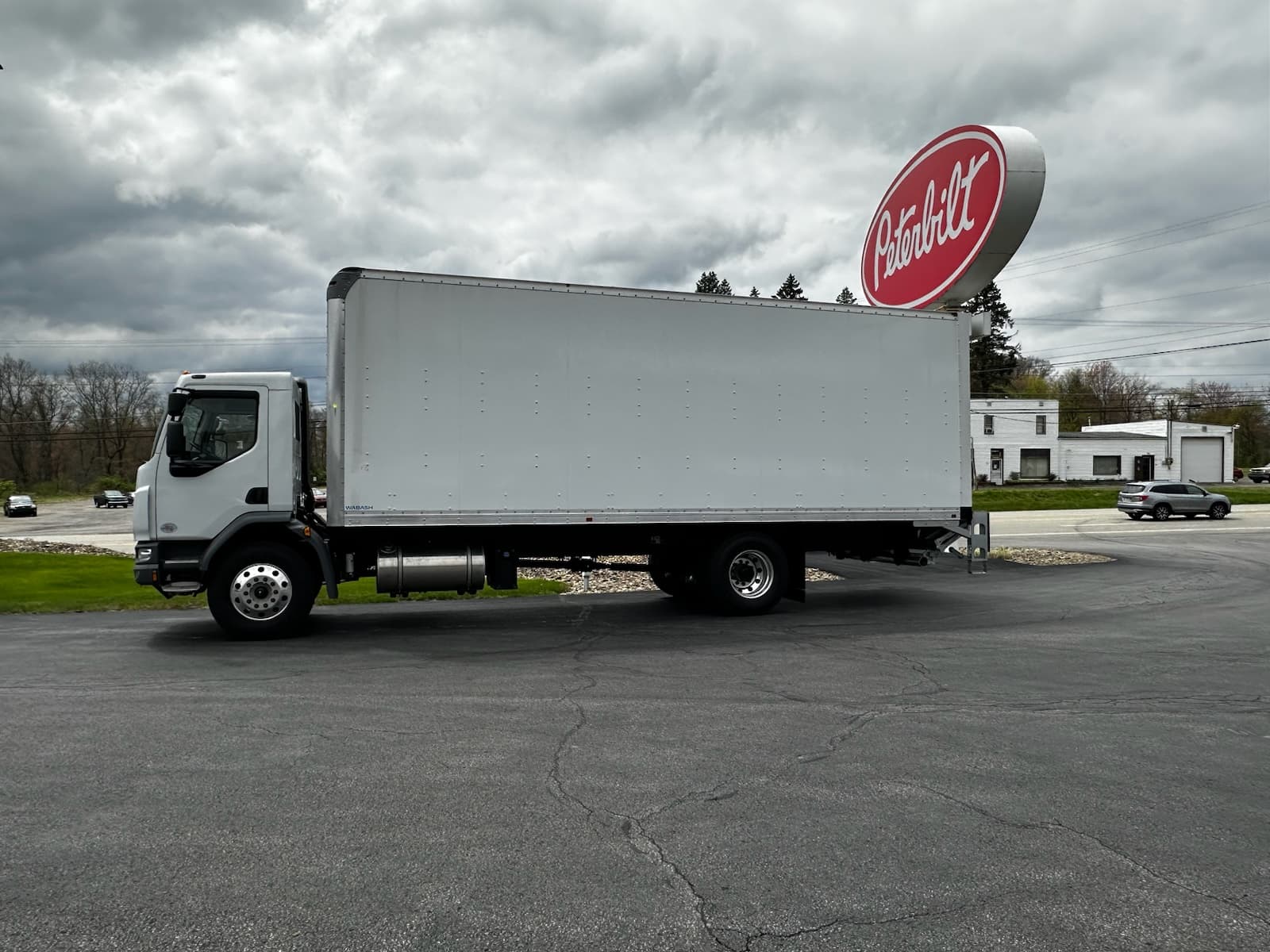 2025 Peterbilt 220EV — photo 2