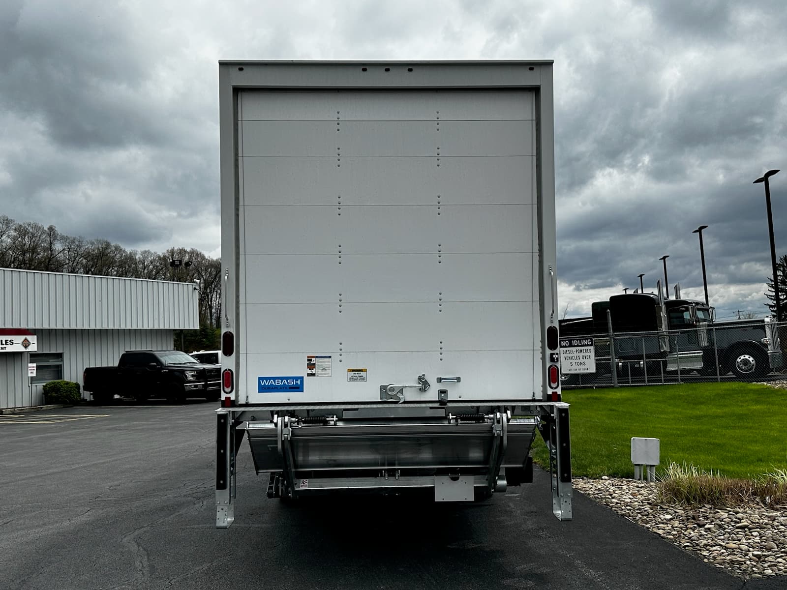 2025 Peterbilt 220EV — photo 6