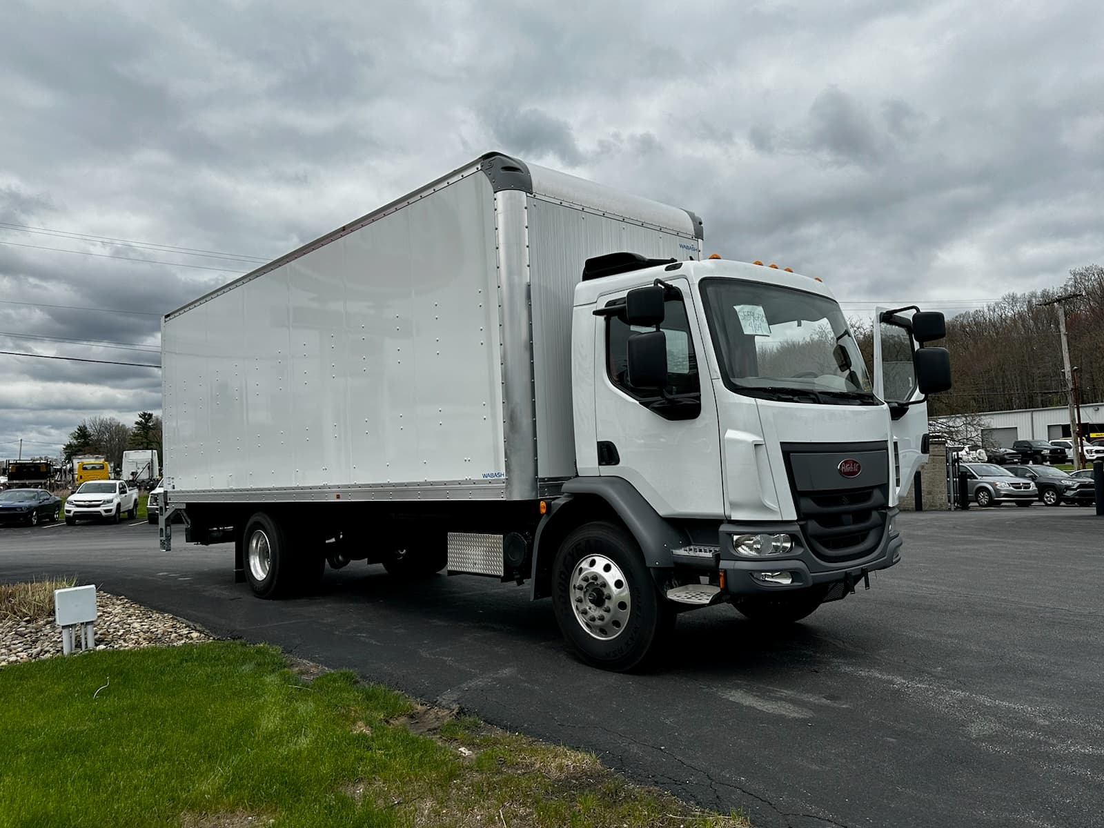 2025 Peterbilt 220EV — photo 11