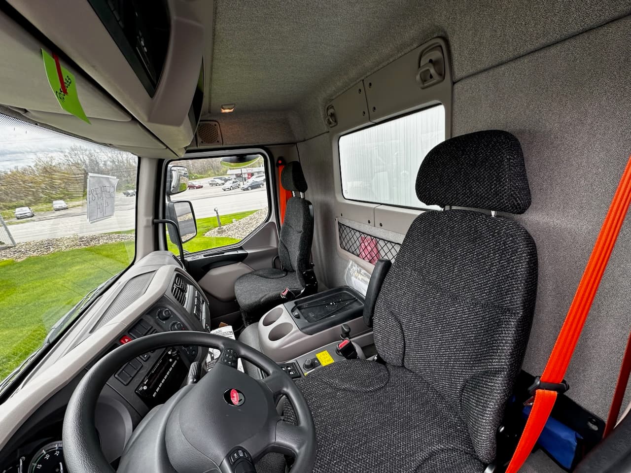 2025 Peterbilt 220EV — photo 14