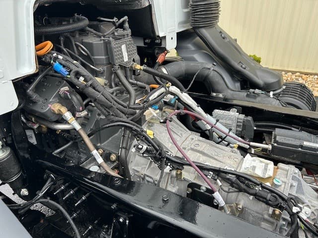 2025 Peterbilt 220EV — photo 2