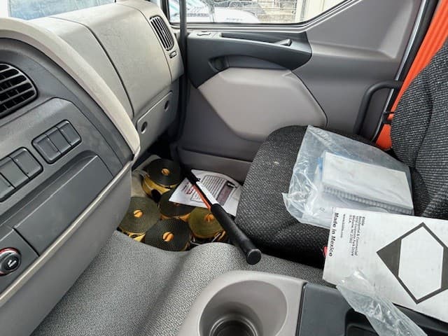 2025 Peterbilt 220EV — photo 6