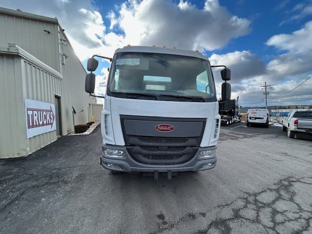 2025 Peterbilt 220EV — photo 8