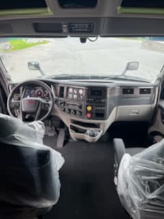 2025 Peterbilt 579 — photo 9