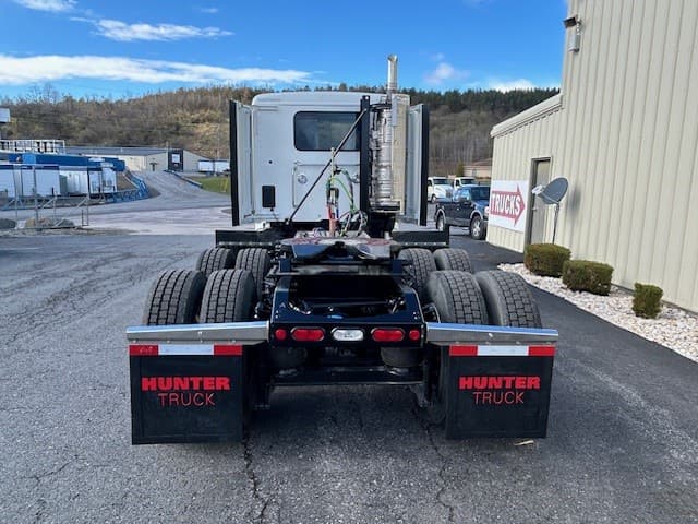 2025 Peterbilt 567 — photo 4