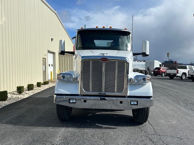2025 Peterbilt 567 — photo 8