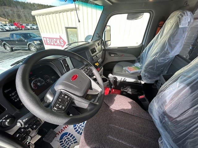 2025 Peterbilt 567 — photo 13