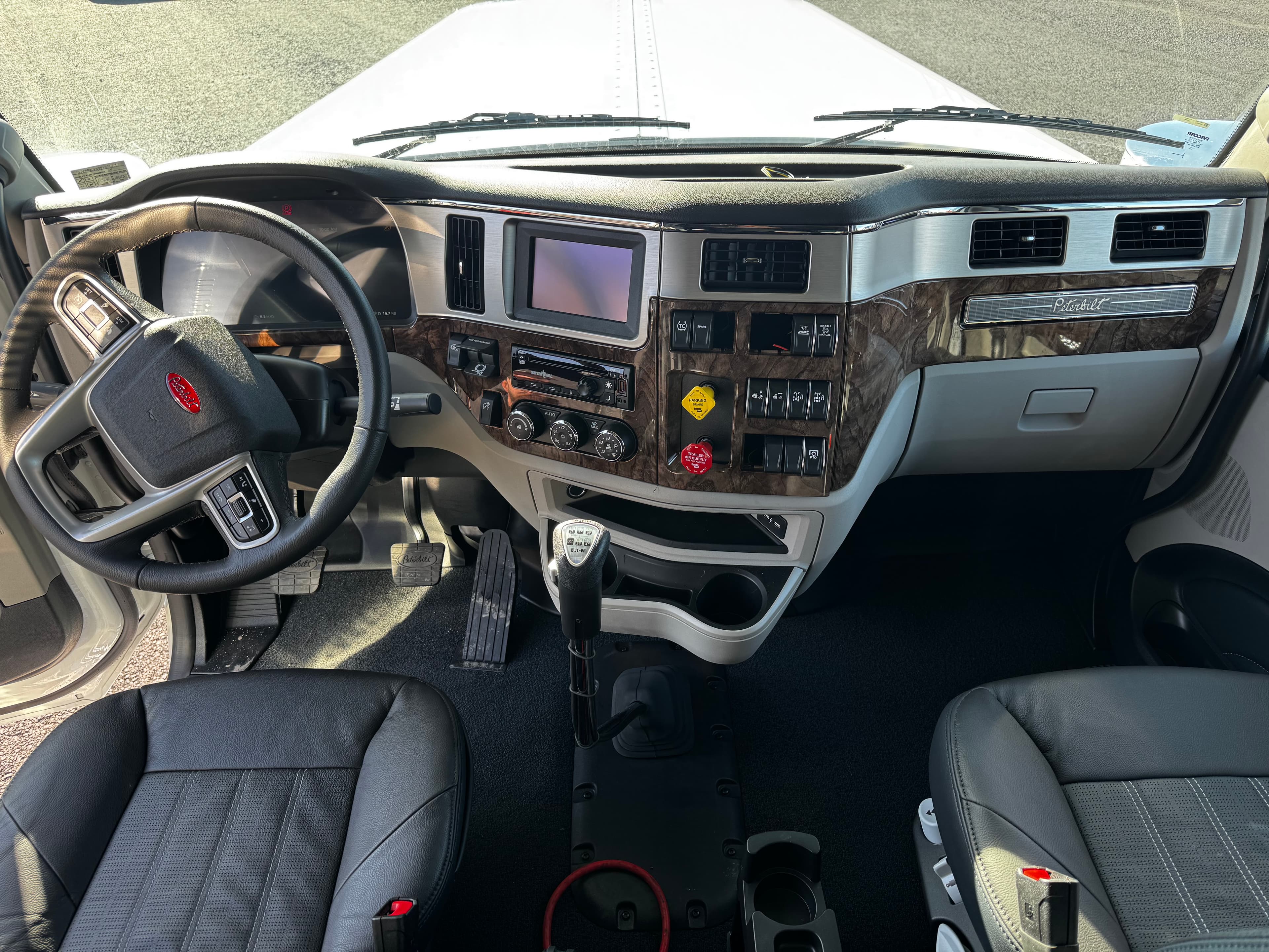 2025 Peterbilt 589 — photo 10