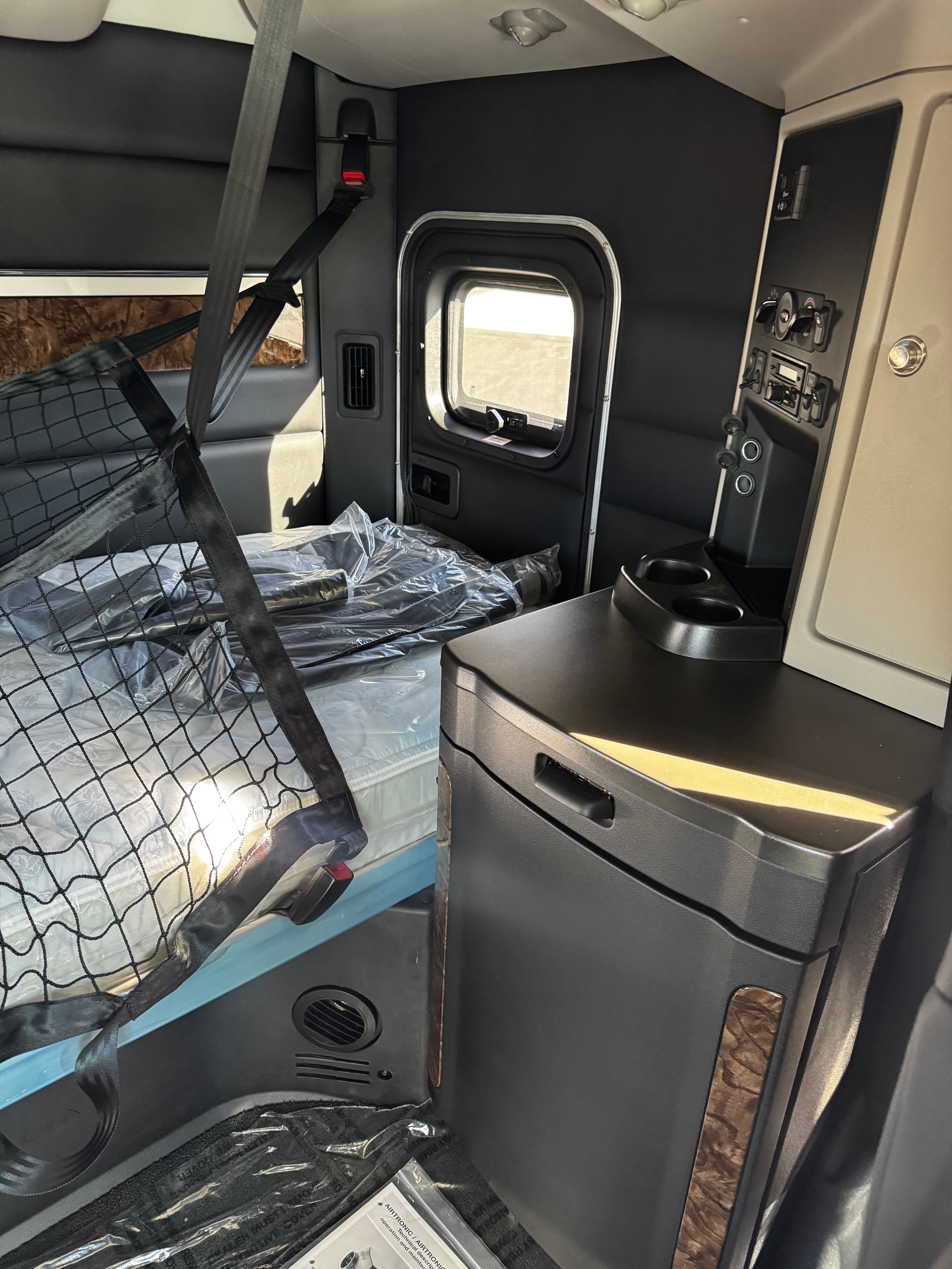 2025 Peterbilt 589 — photo 11