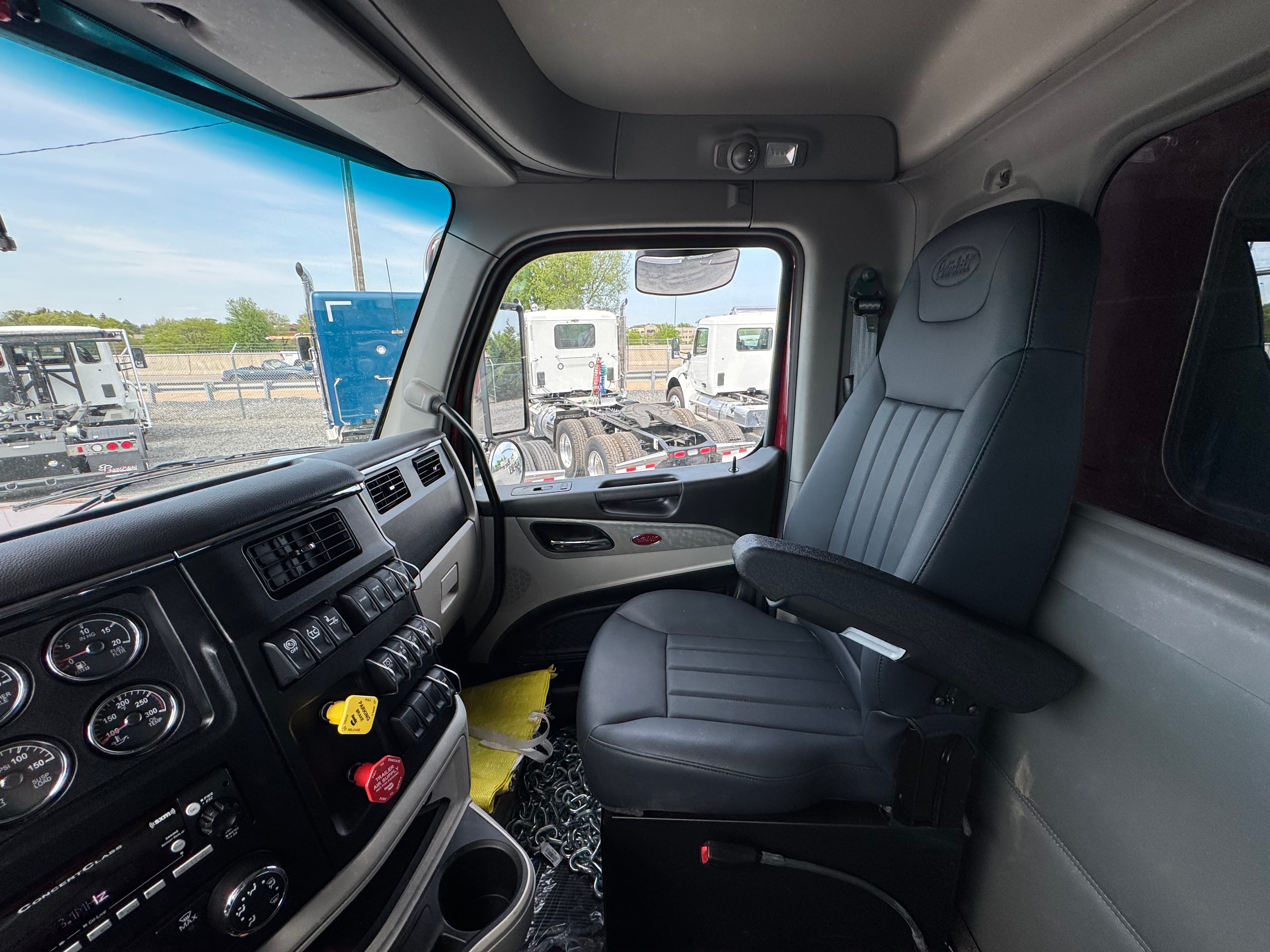 2025 Peterbilt 589 — photo 22
