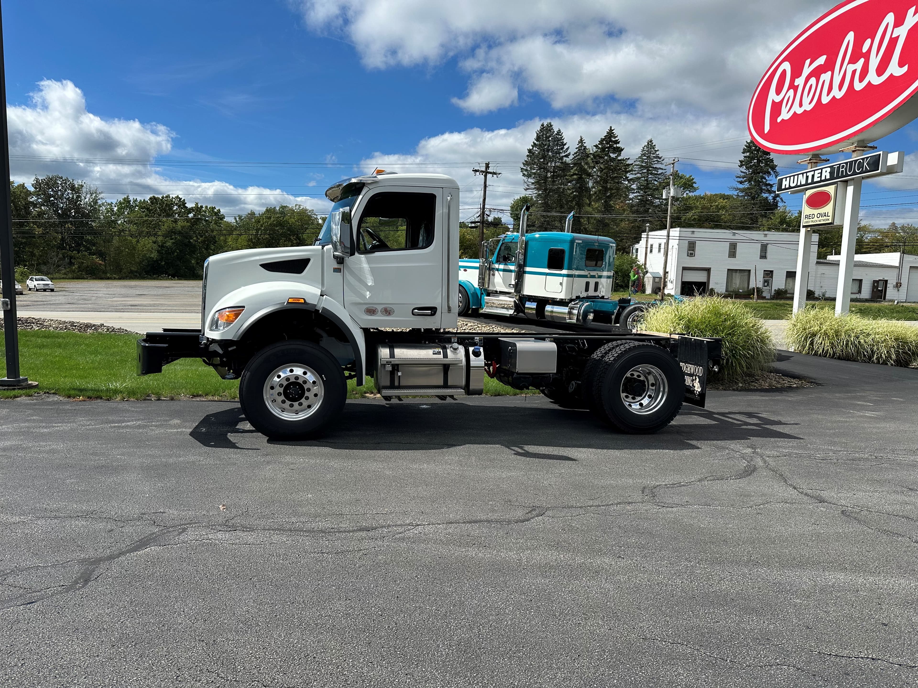 2025 Peterbilt 548 — photo 2