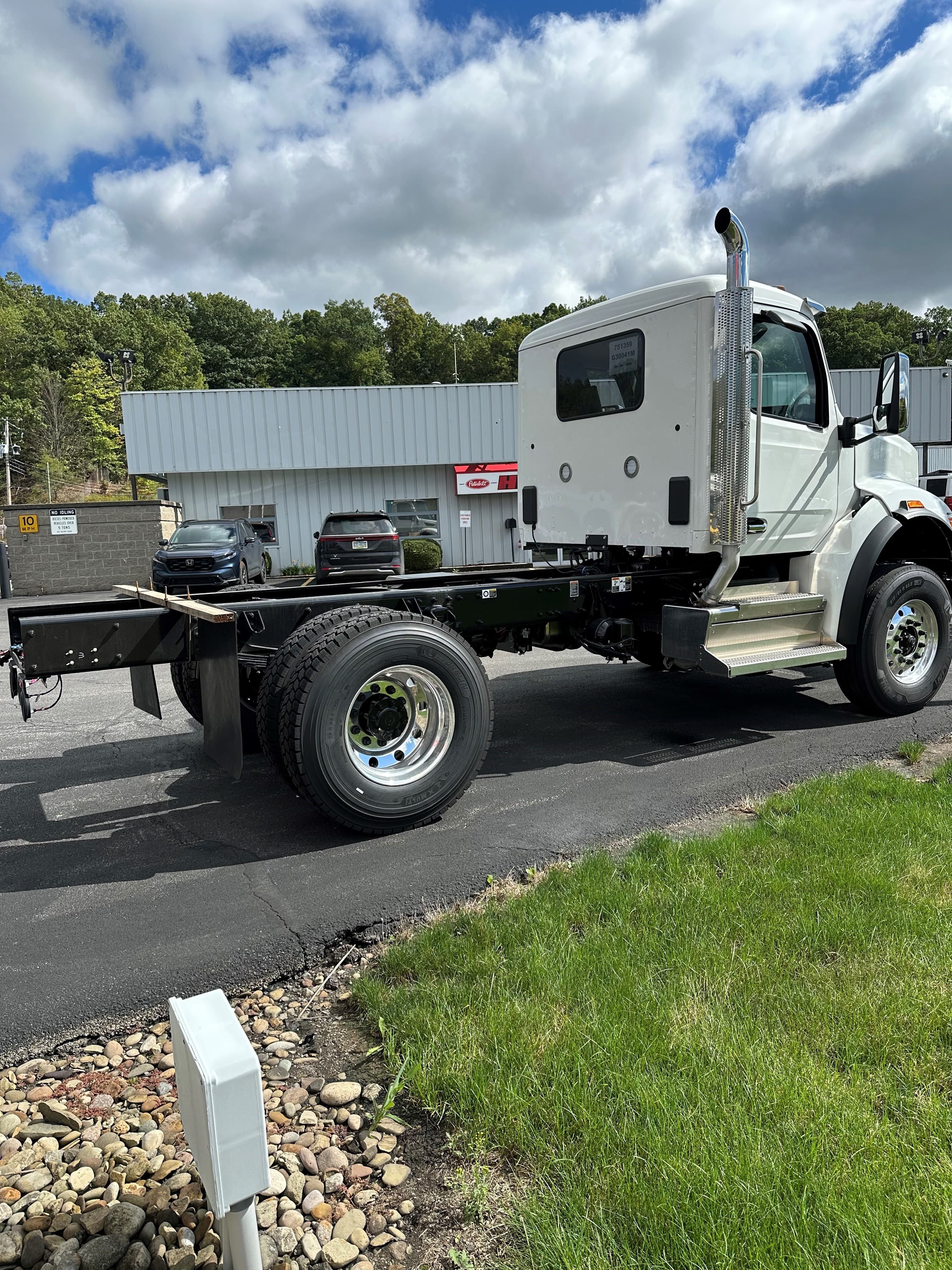 2025 Peterbilt 548 — photo 10