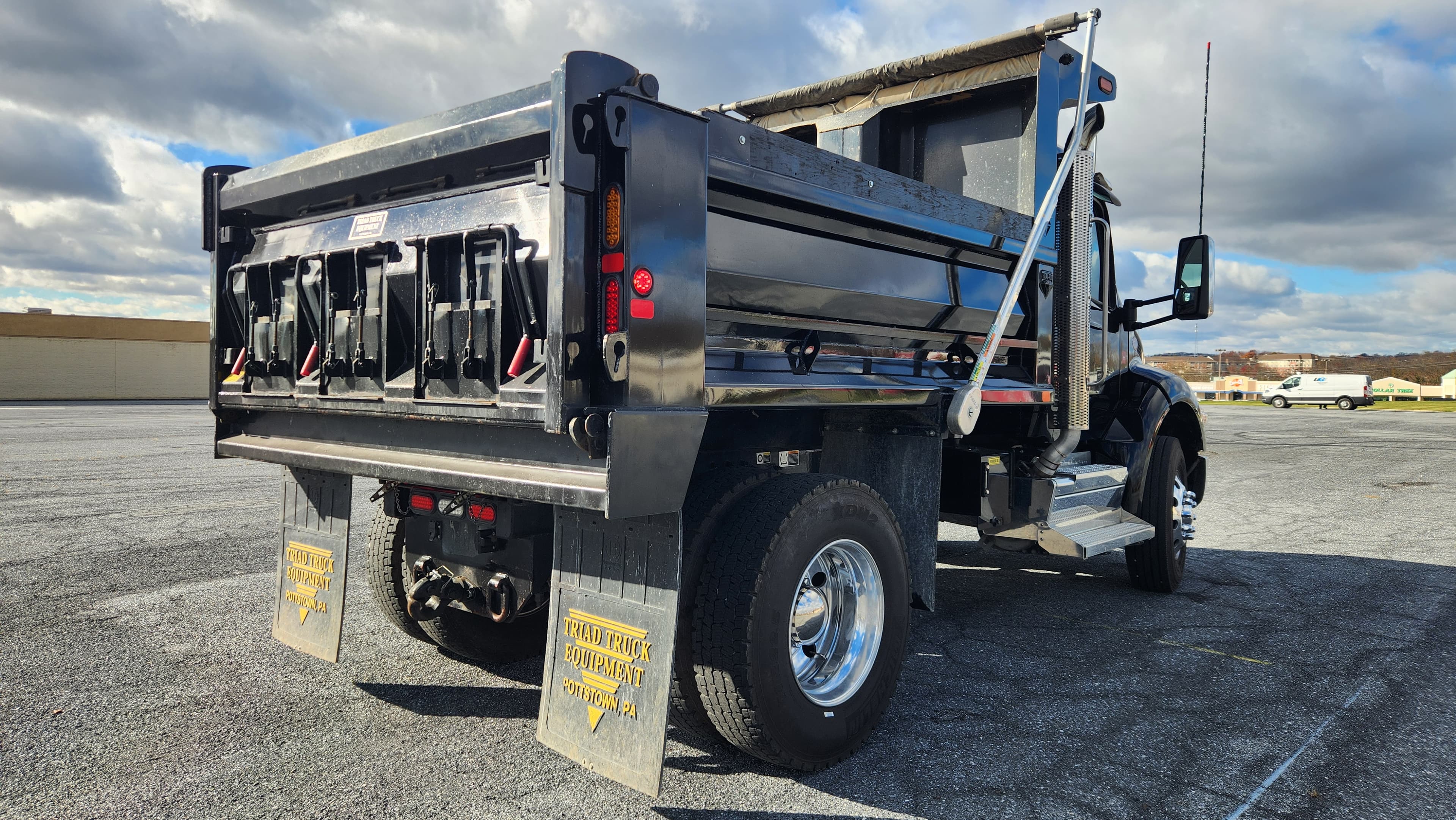 2025 Peterbilt — photo 5