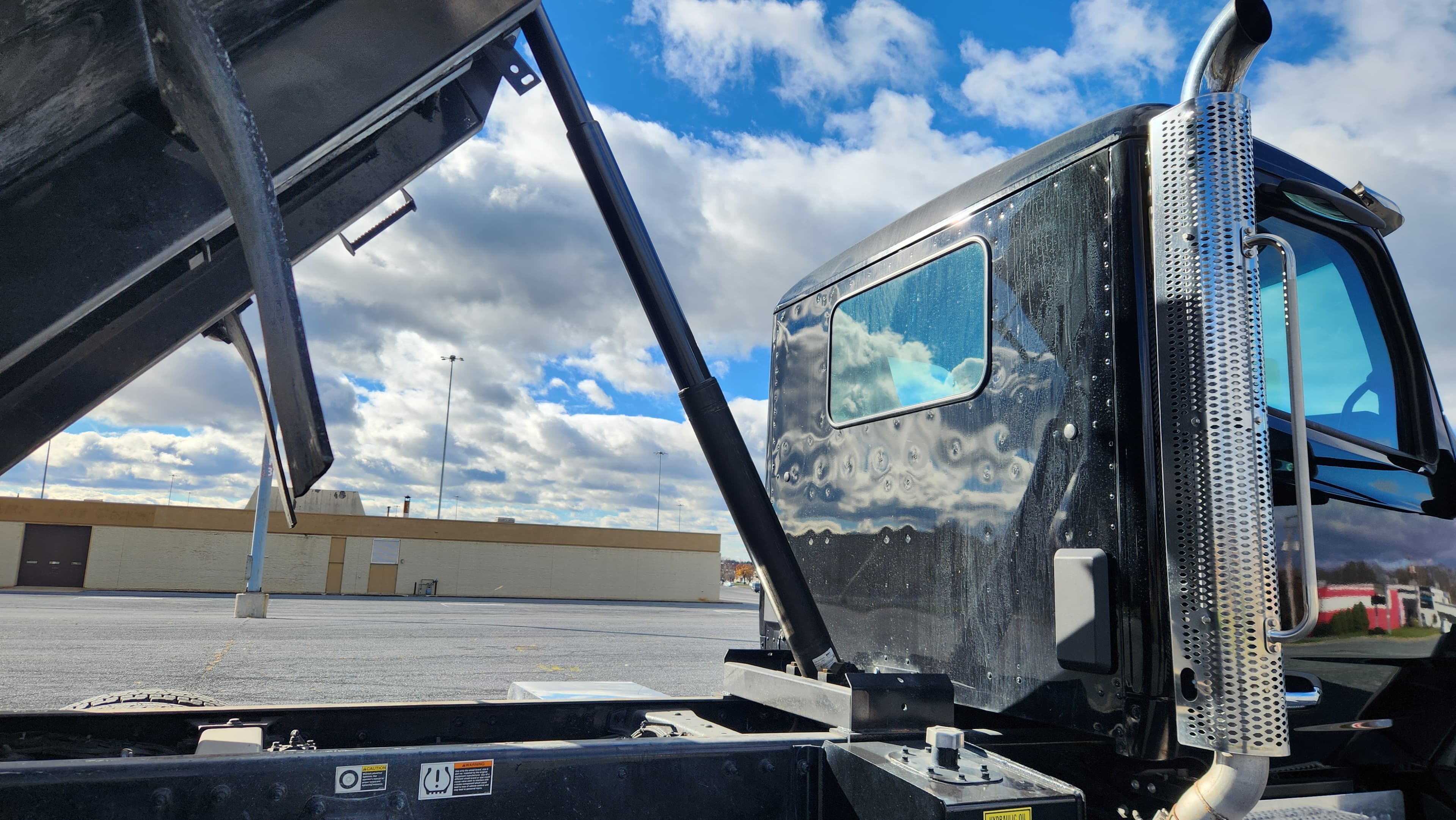 2025 Peterbilt — photo 16