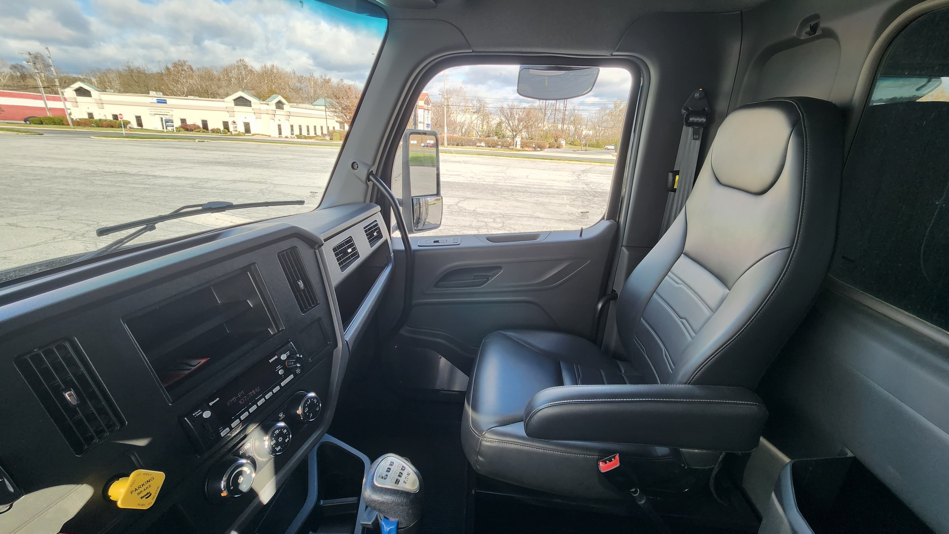 2025 Peterbilt — photo 22