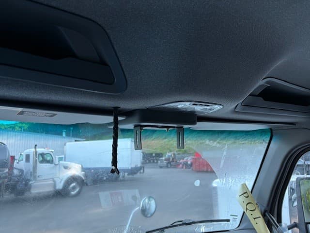 2025 Peterbilt — photo 3