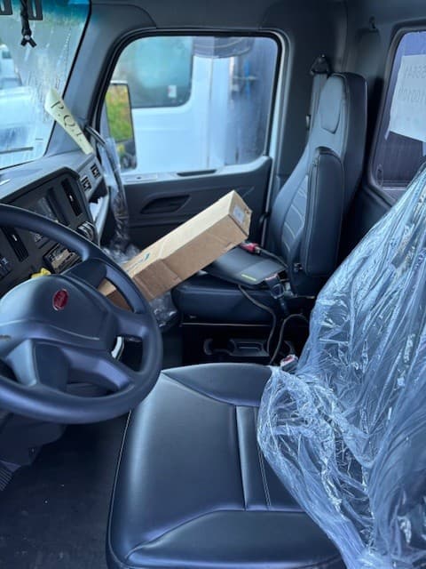 2025 Peterbilt — photo 10