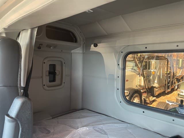 2025 Peterbilt 567 — photo 6