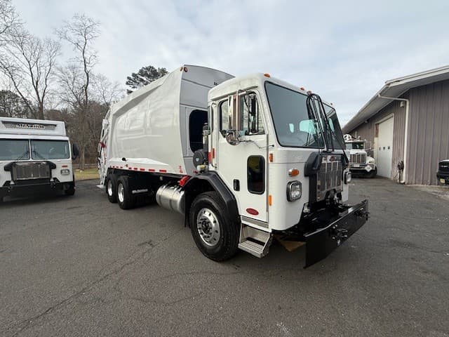 2025 Peterbilt 520 — photo 3