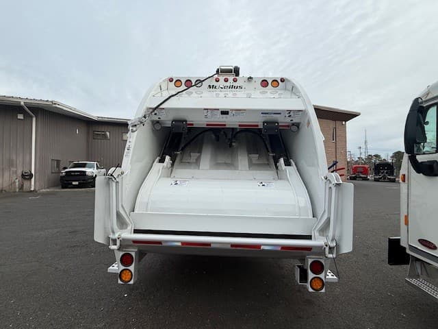 2025 Peterbilt 520 — photo 5