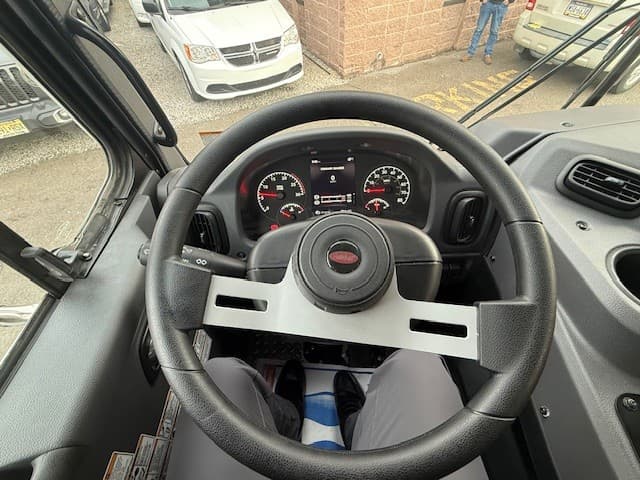 2025 Peterbilt 520 — photo 9