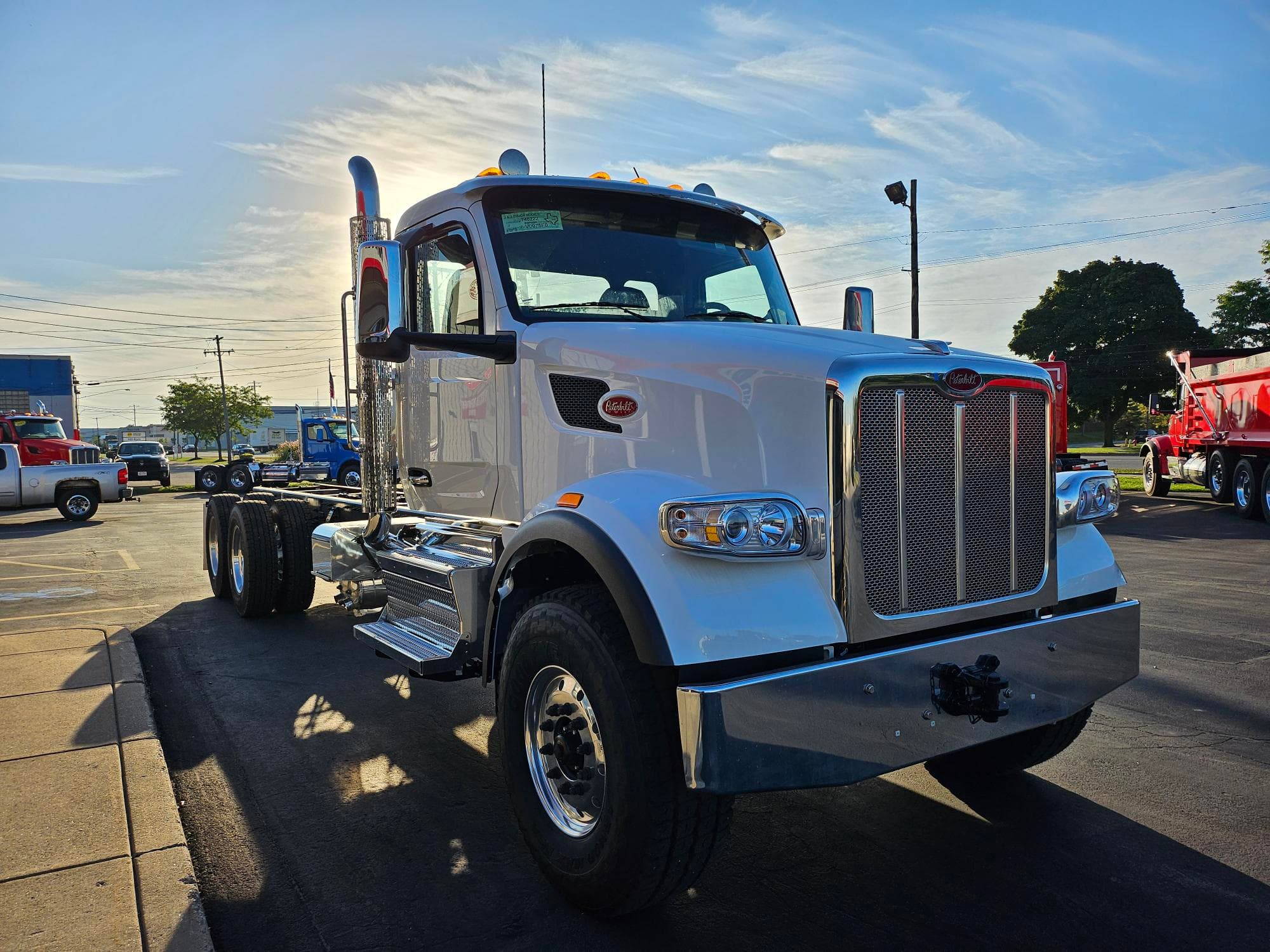 2025 Peterbilt 567 — photo 2