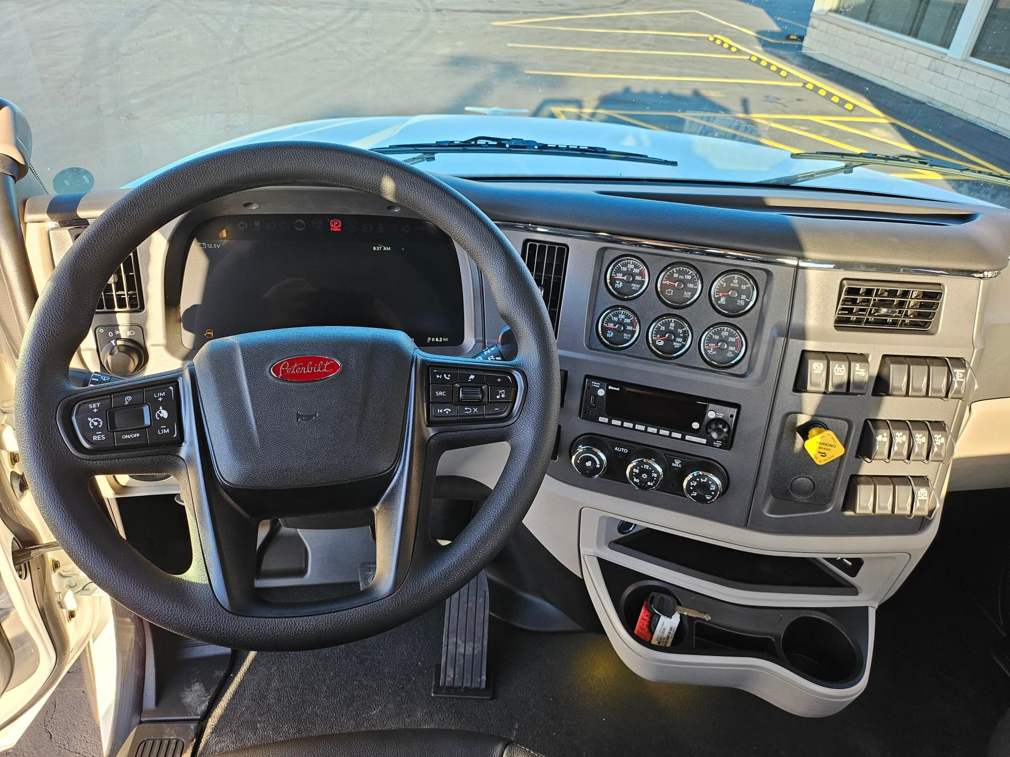 2025 Peterbilt 567 — photo 7