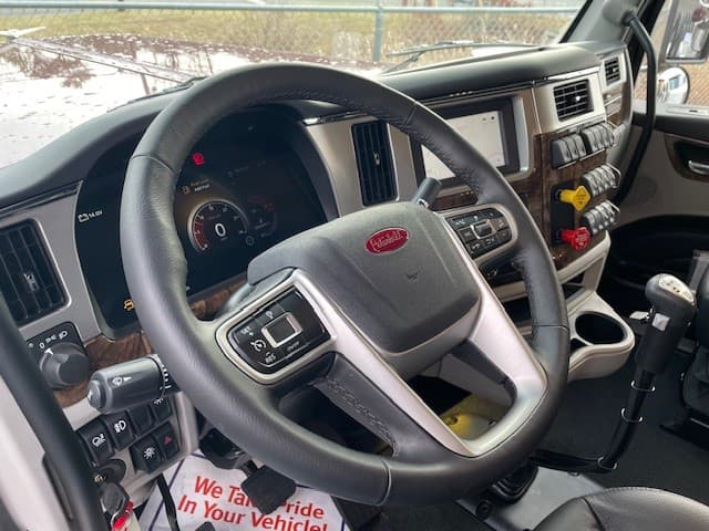 2025 Peterbilt 589 — photo 4