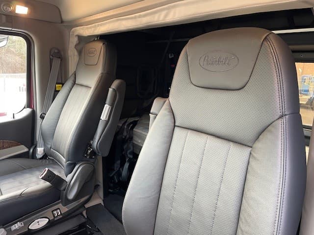 2025 Peterbilt 589 — photo 5