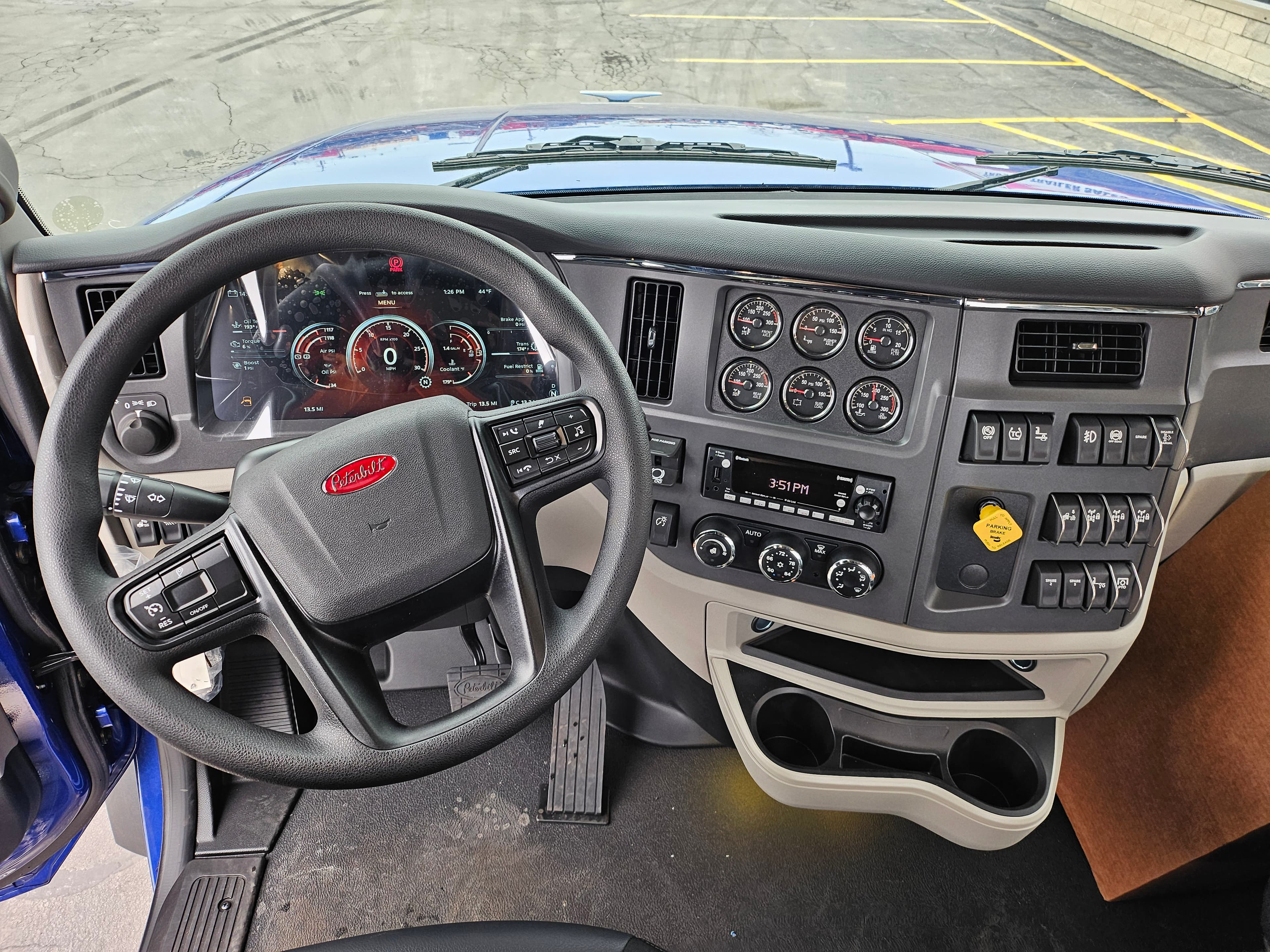 2025 Peterbilt 567 — photo 7