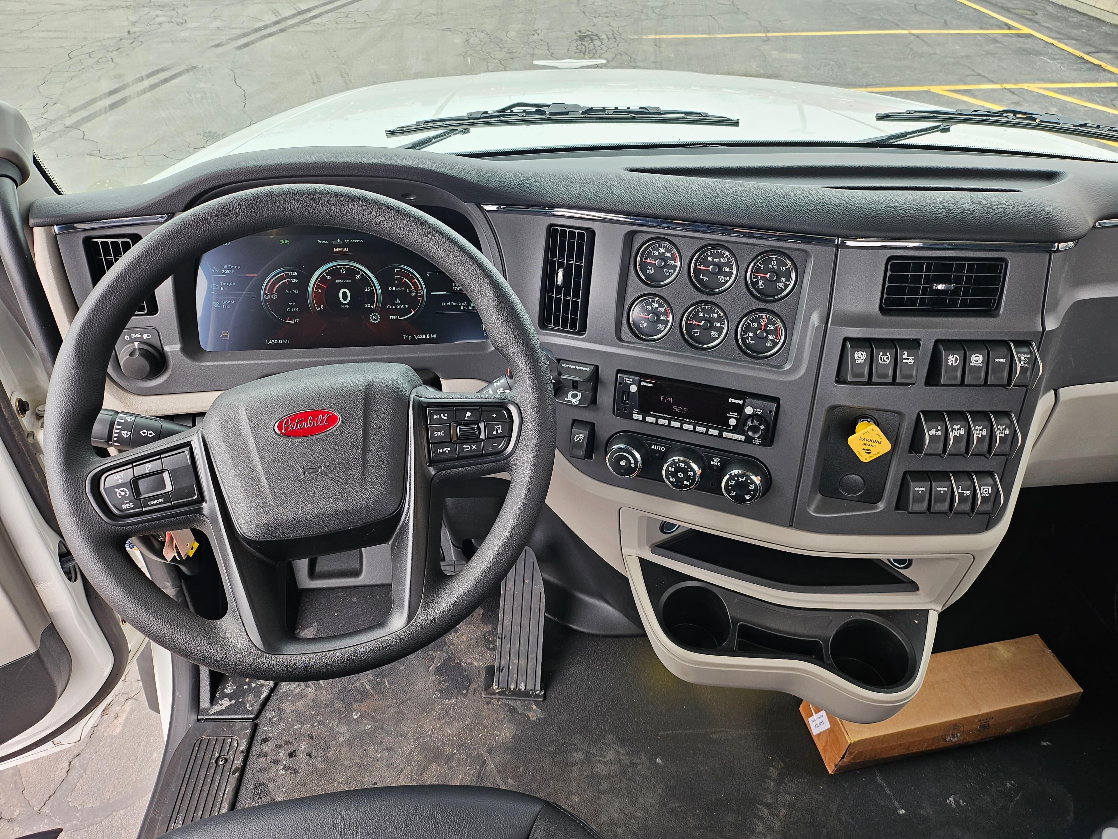 2025 Peterbilt 567 — photo 7