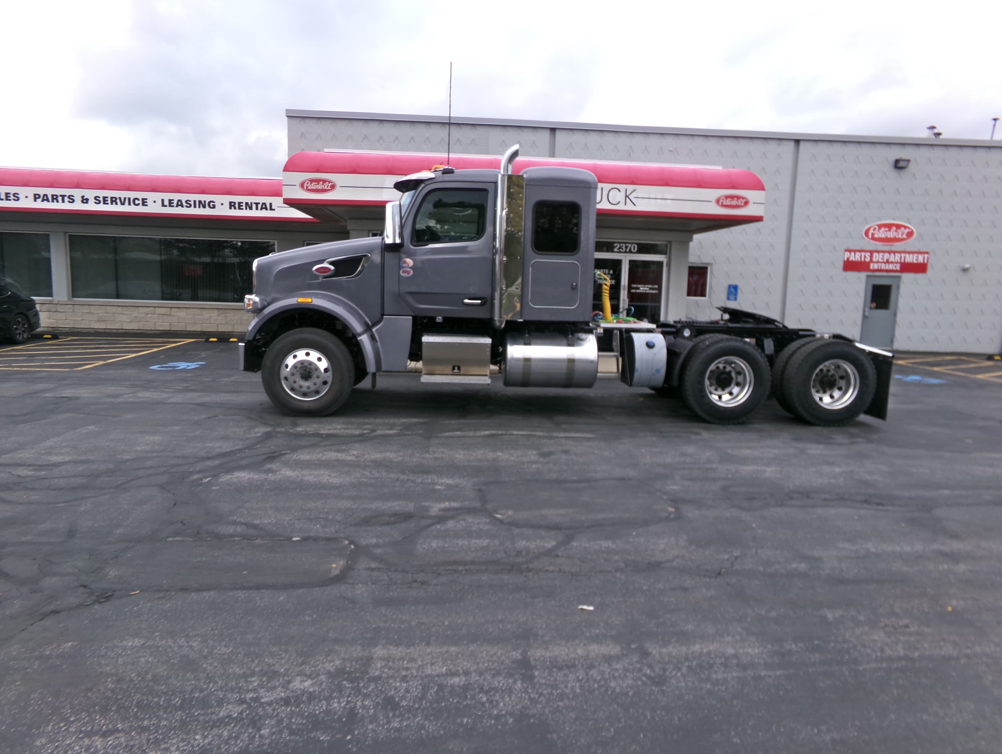 2025 Peterbilt 567 — photo 3