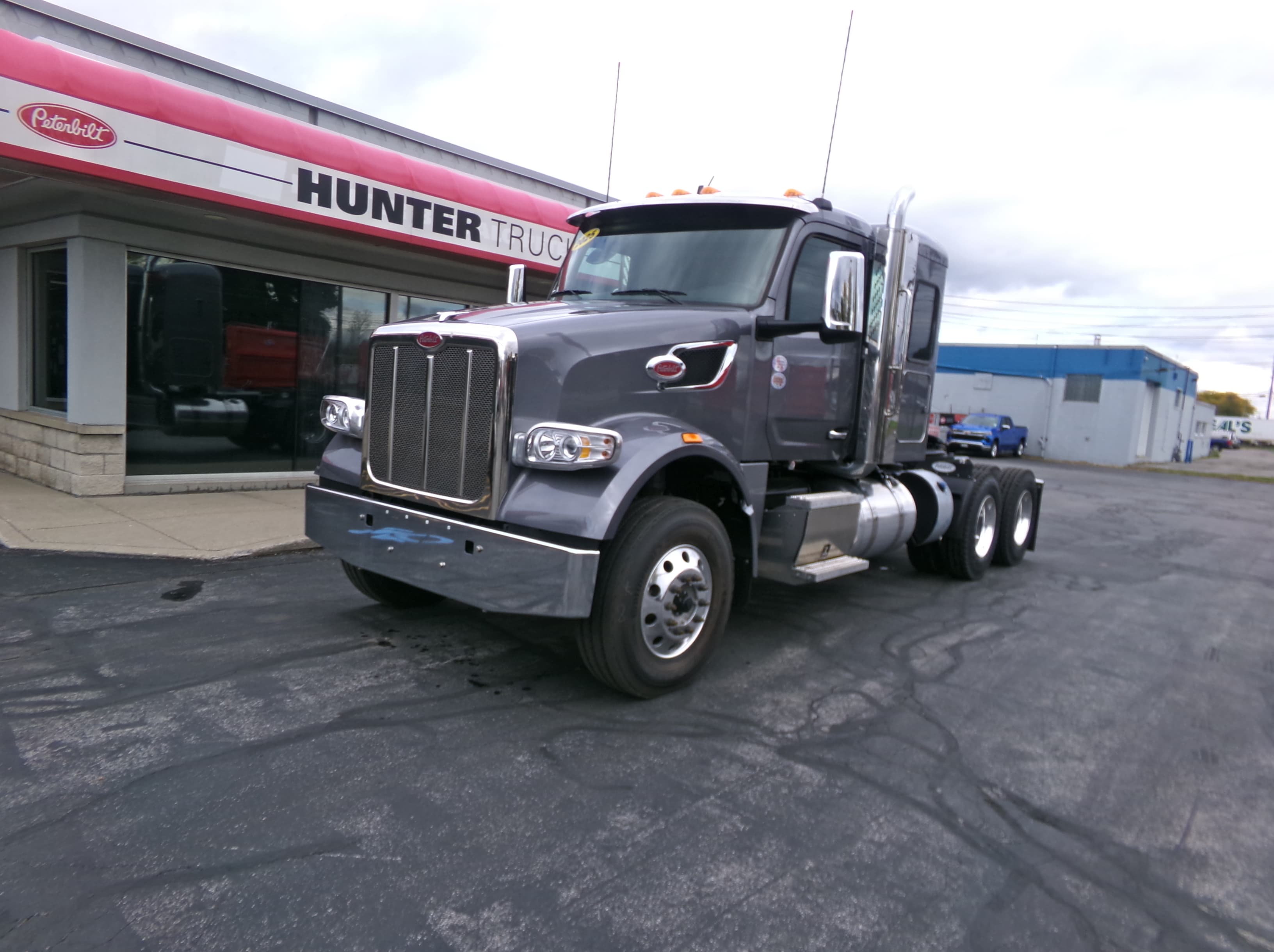 2025 Peterbilt 567 — photo 2