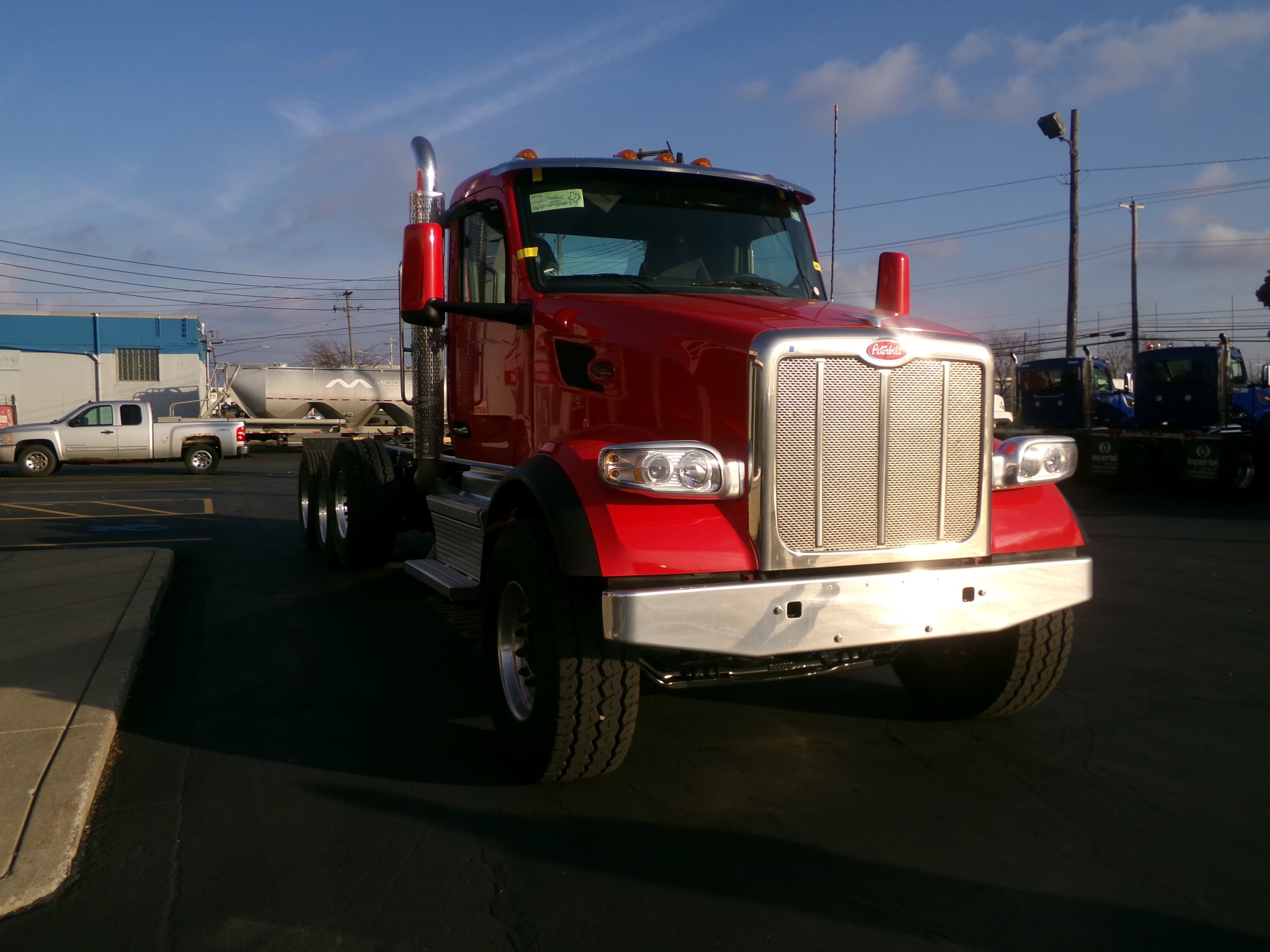 2025 Peterbilt 567 — photo 2