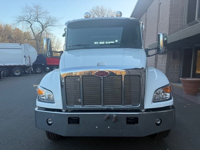 2025 Peterbilt — photo 2