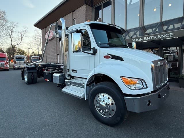 2025 Peterbilt — photo 3