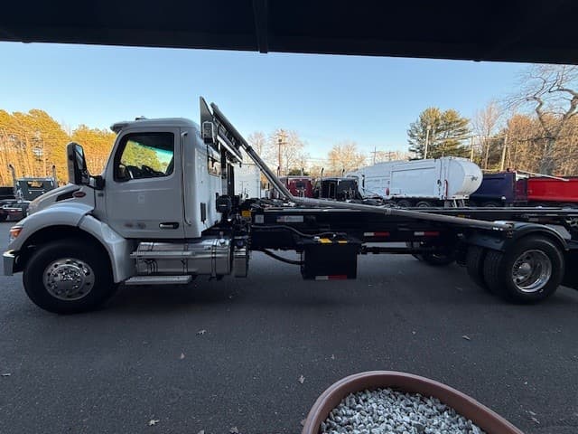 2025 Peterbilt — photo 7