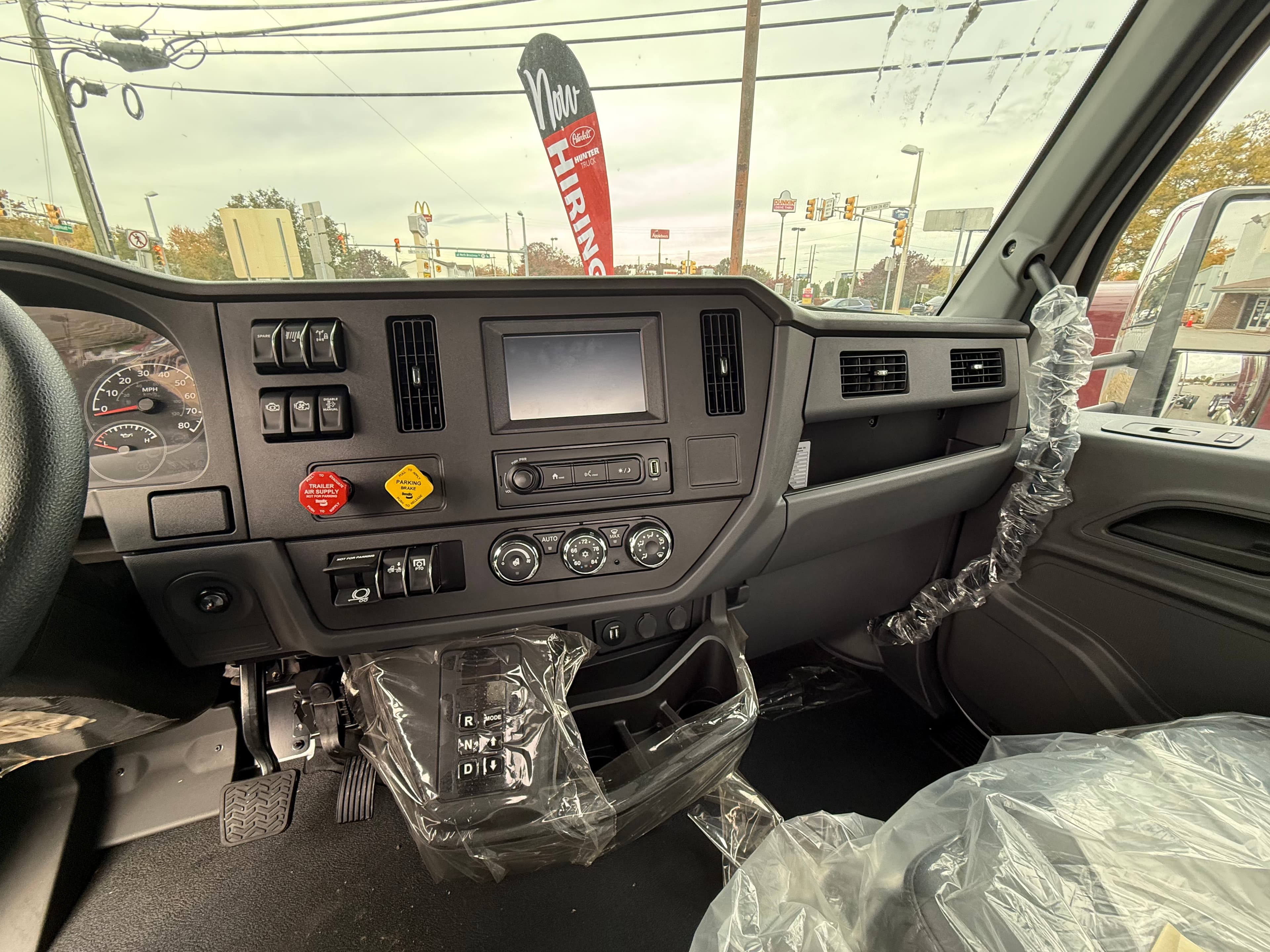 2025 Peterbilt 536 — photo 8