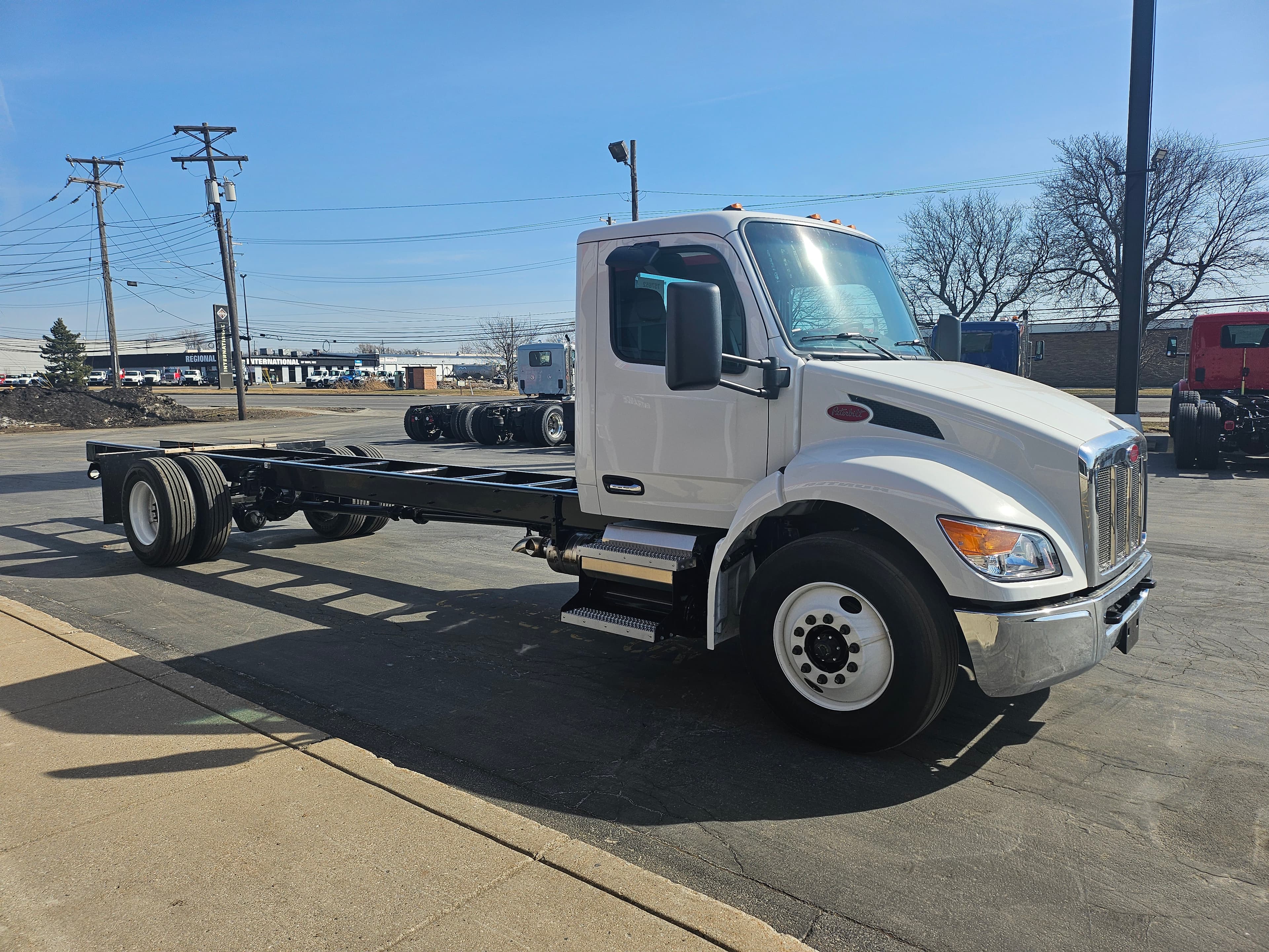2025 Peterbilt 536 — photo 2