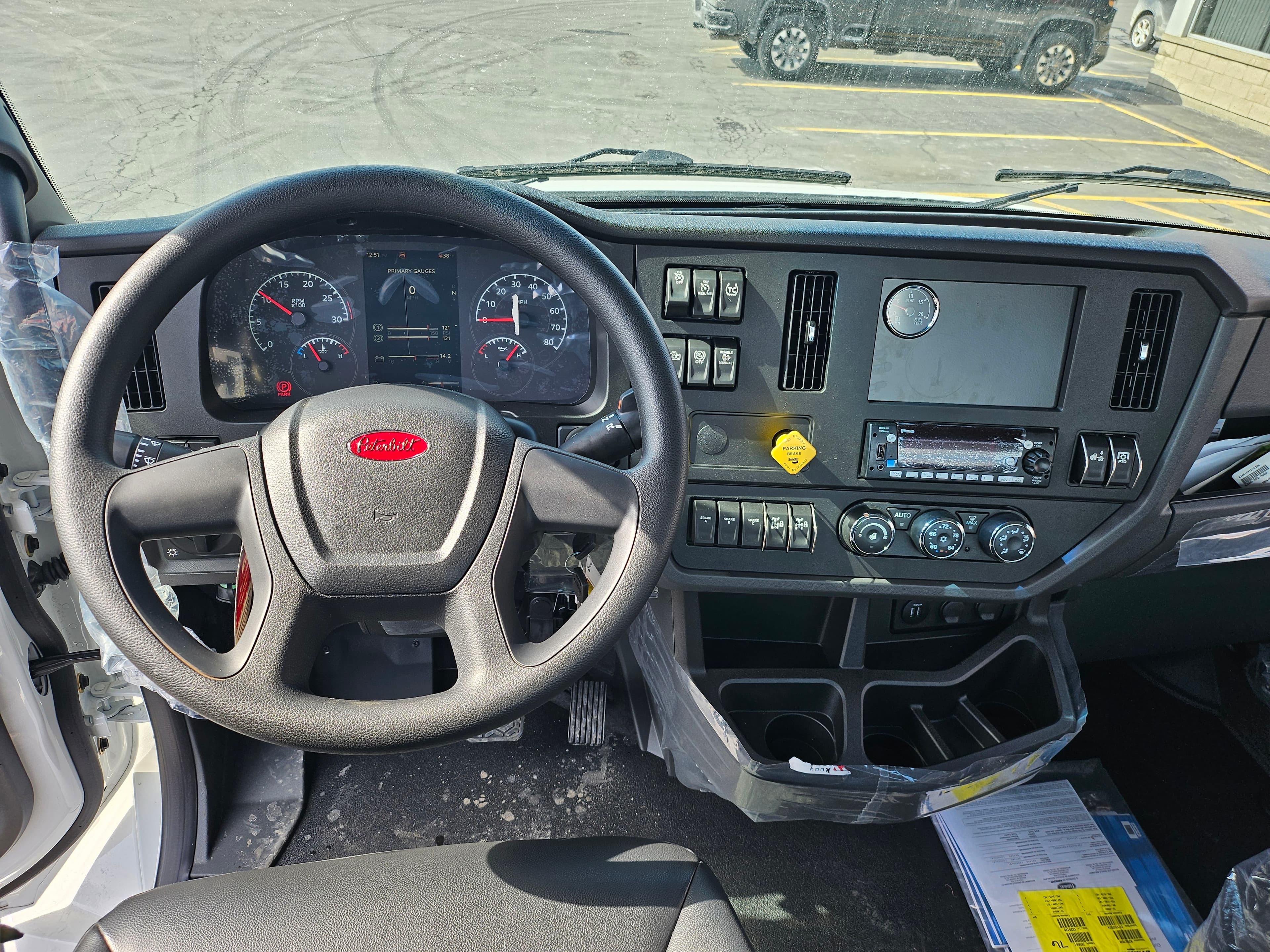 2025 Peterbilt 548 — photo 6