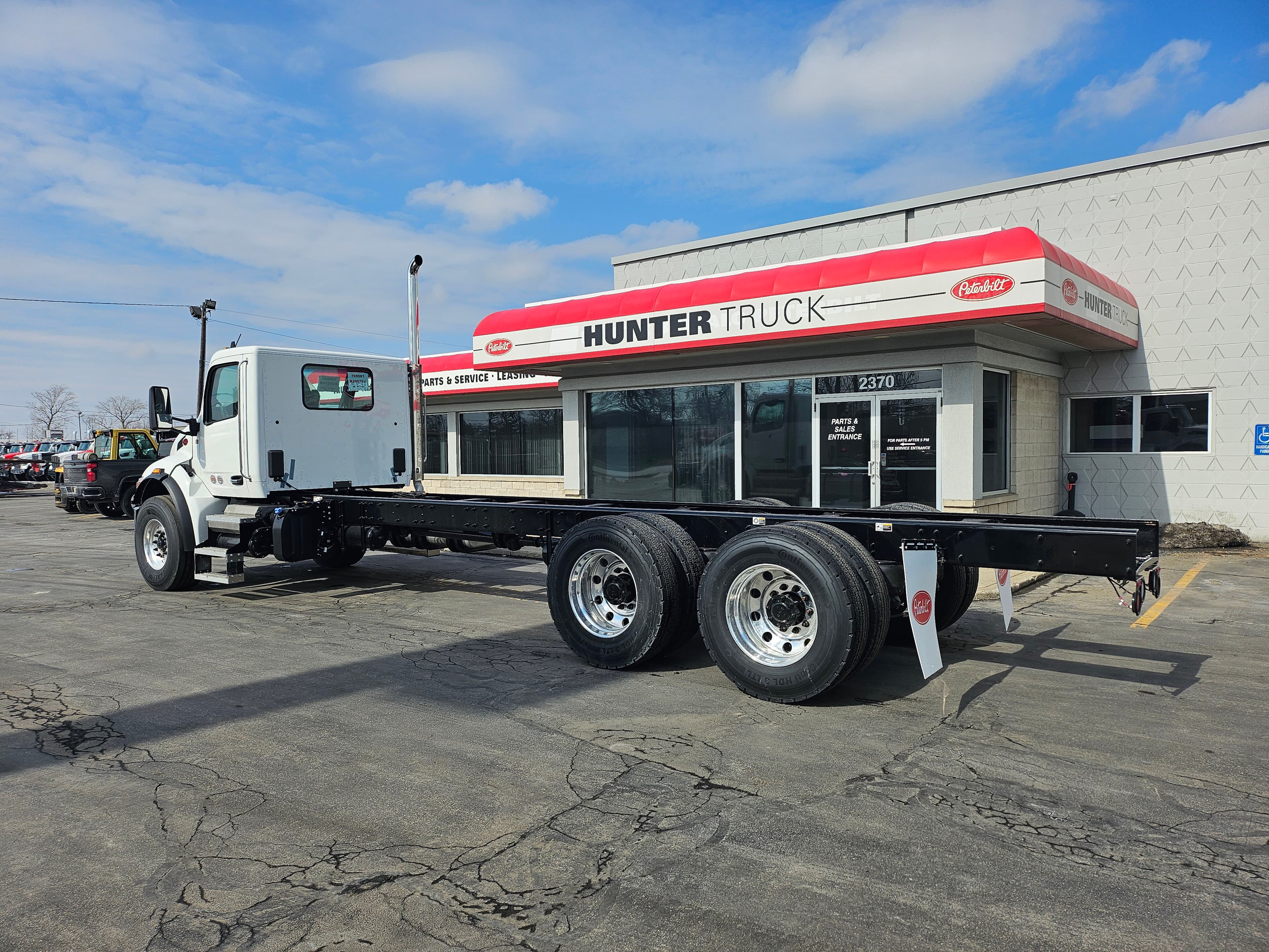 2025 Peterbilt 548 — photo 2
