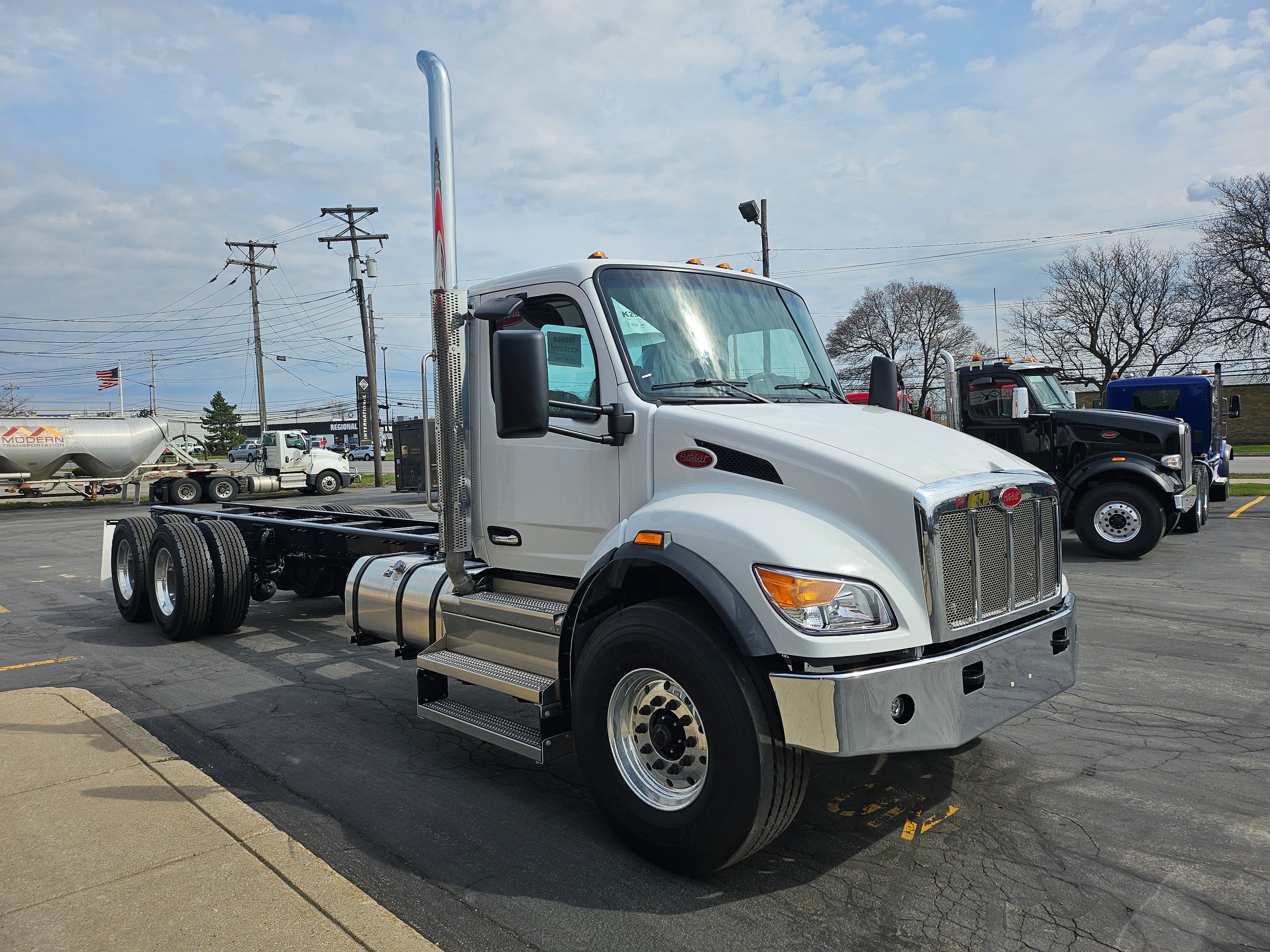 2025 Peterbilt 548 — photo 2