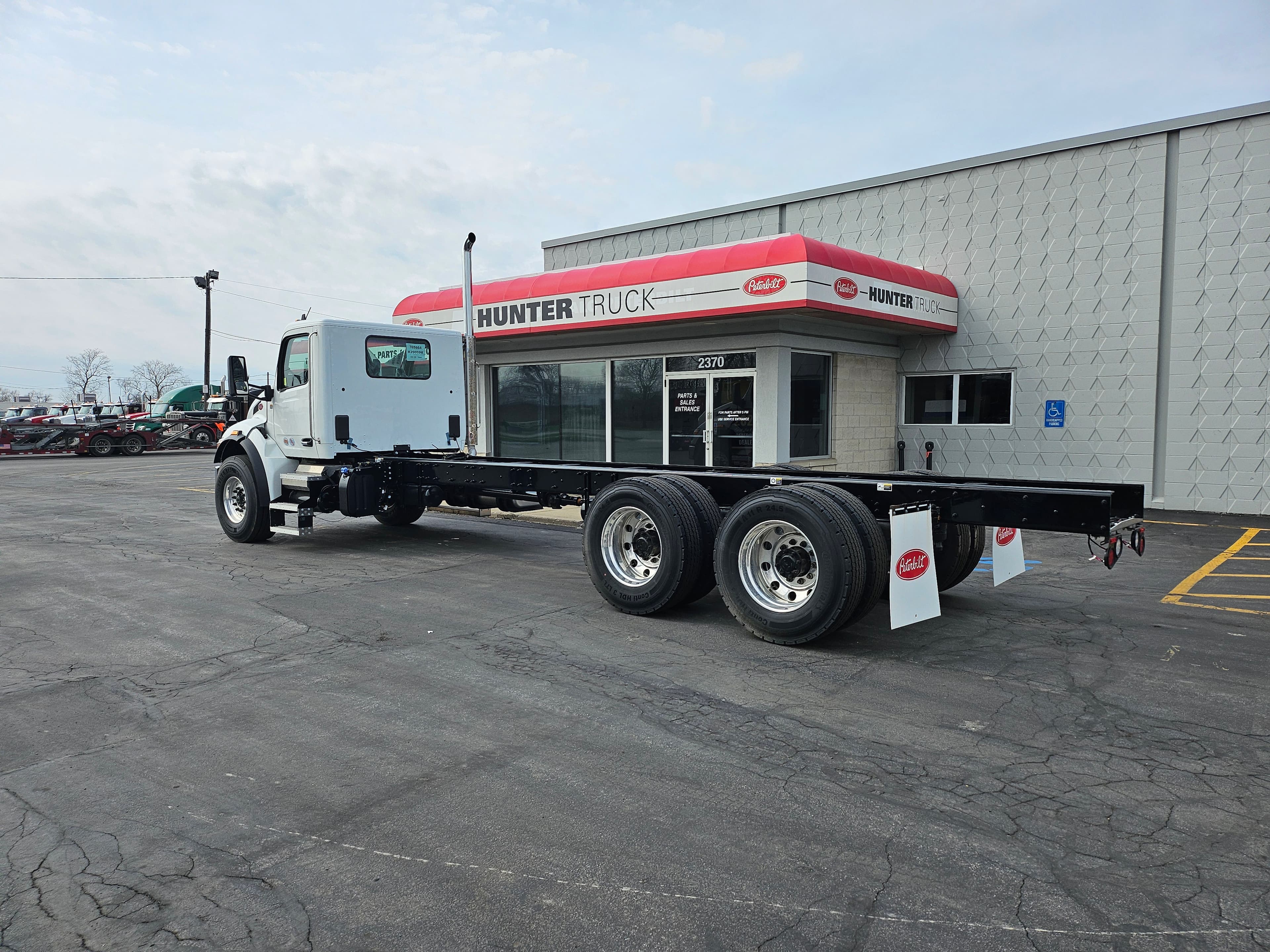 2025 Peterbilt 548 — photo 3