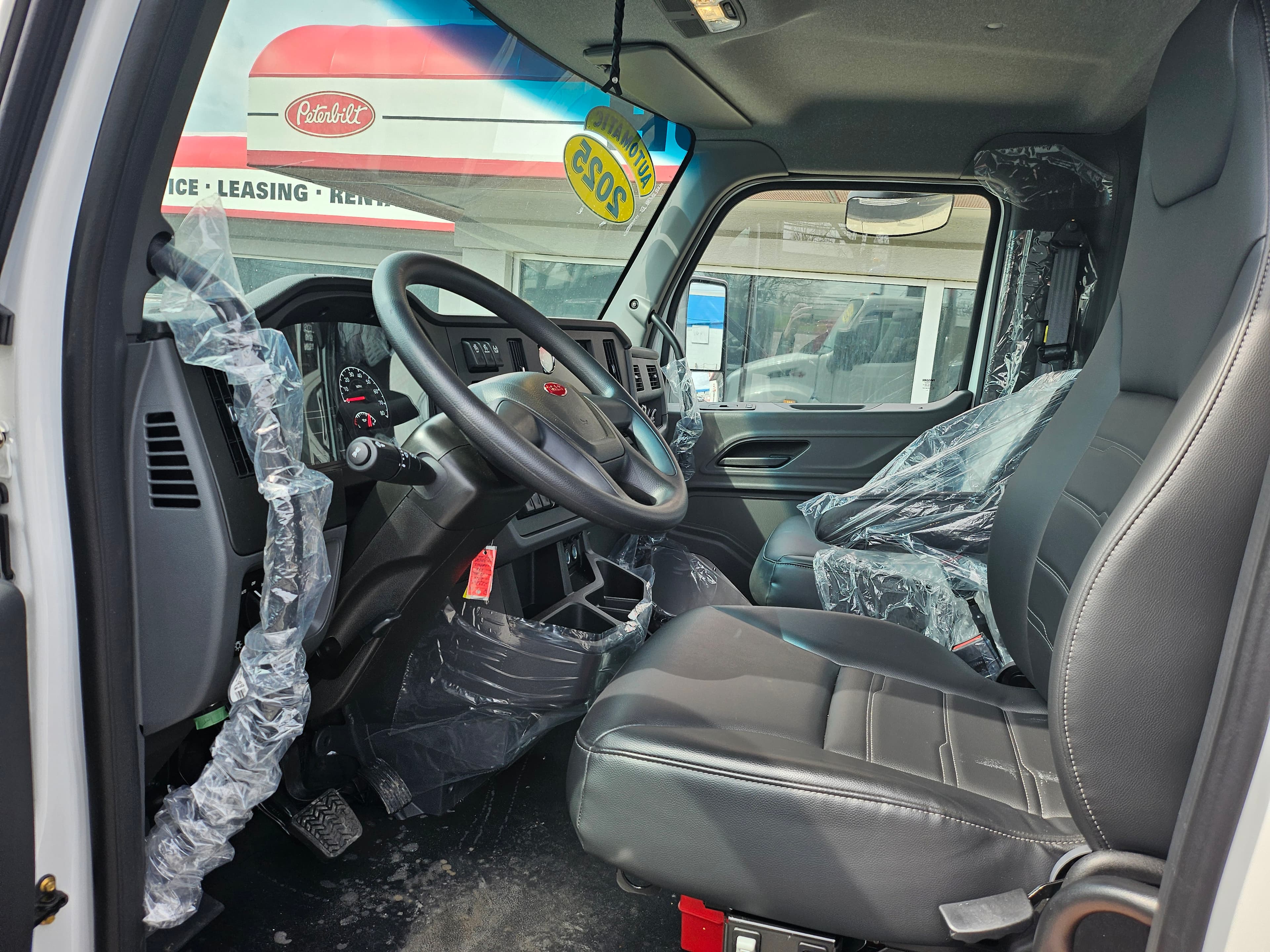 2025 Peterbilt 548 — photo 6