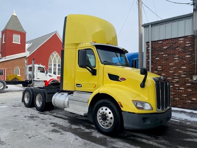 2021 Peterbilt 579 — photo 2