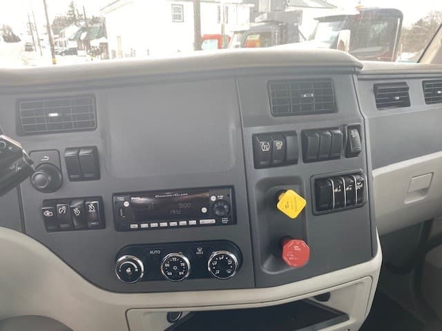 2021 Peterbilt 579 — photo 11