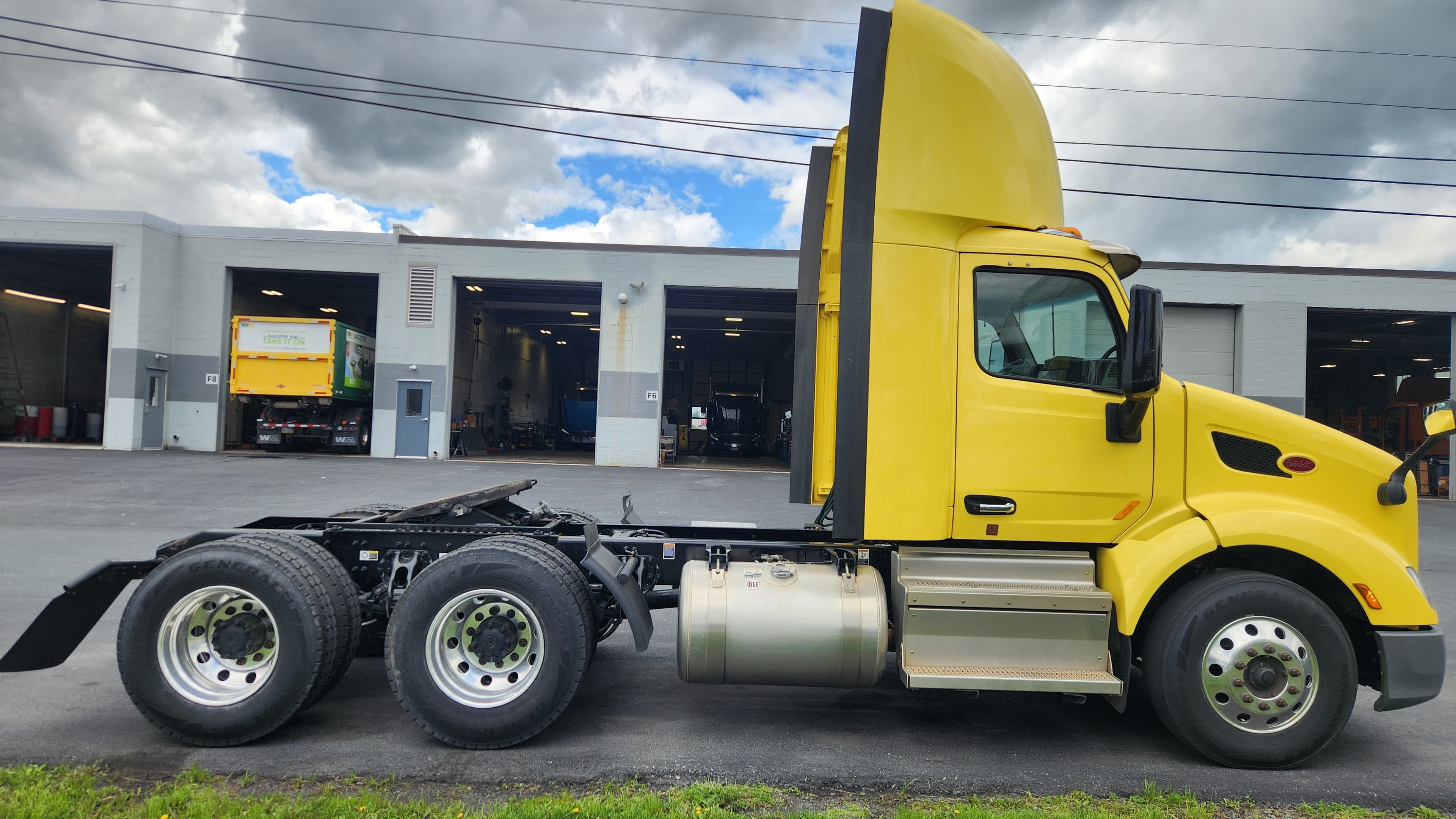 2021 Peterbilt 579 — photo 4